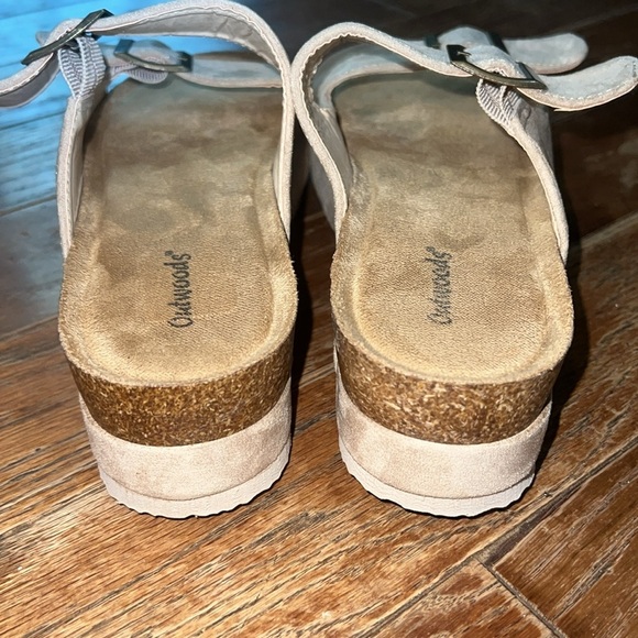 NWOT Women’s Outwoods Beige/Tan Double Strap Platform Sandal with Bronze Studs - Picture 6 of 7